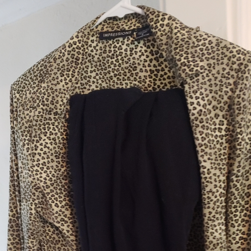 Small Button up and sz 8 stretchy slacks